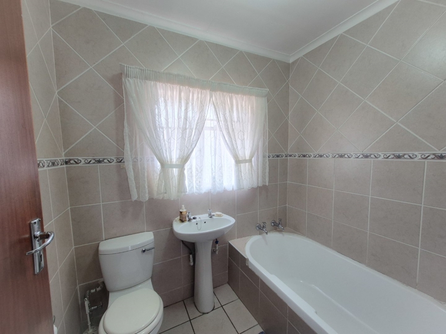 4 Bedroom Property for Sale in Roodia Free State